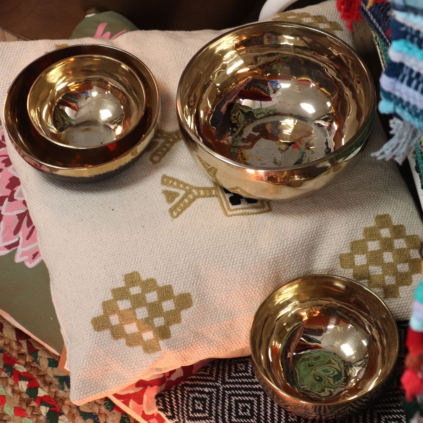 Extra Large Shining Bell-Metal Singing Bowl